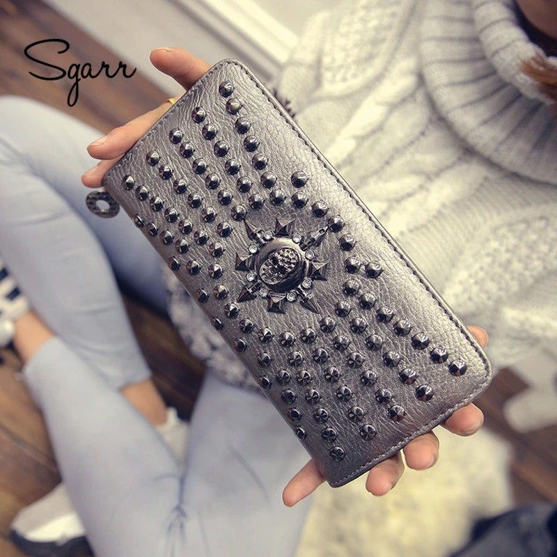 Silver Skull Head Clutch